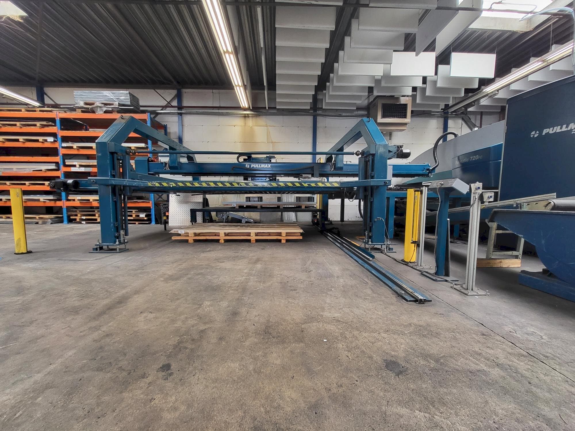 Вид станка Pullmax 720  спереди