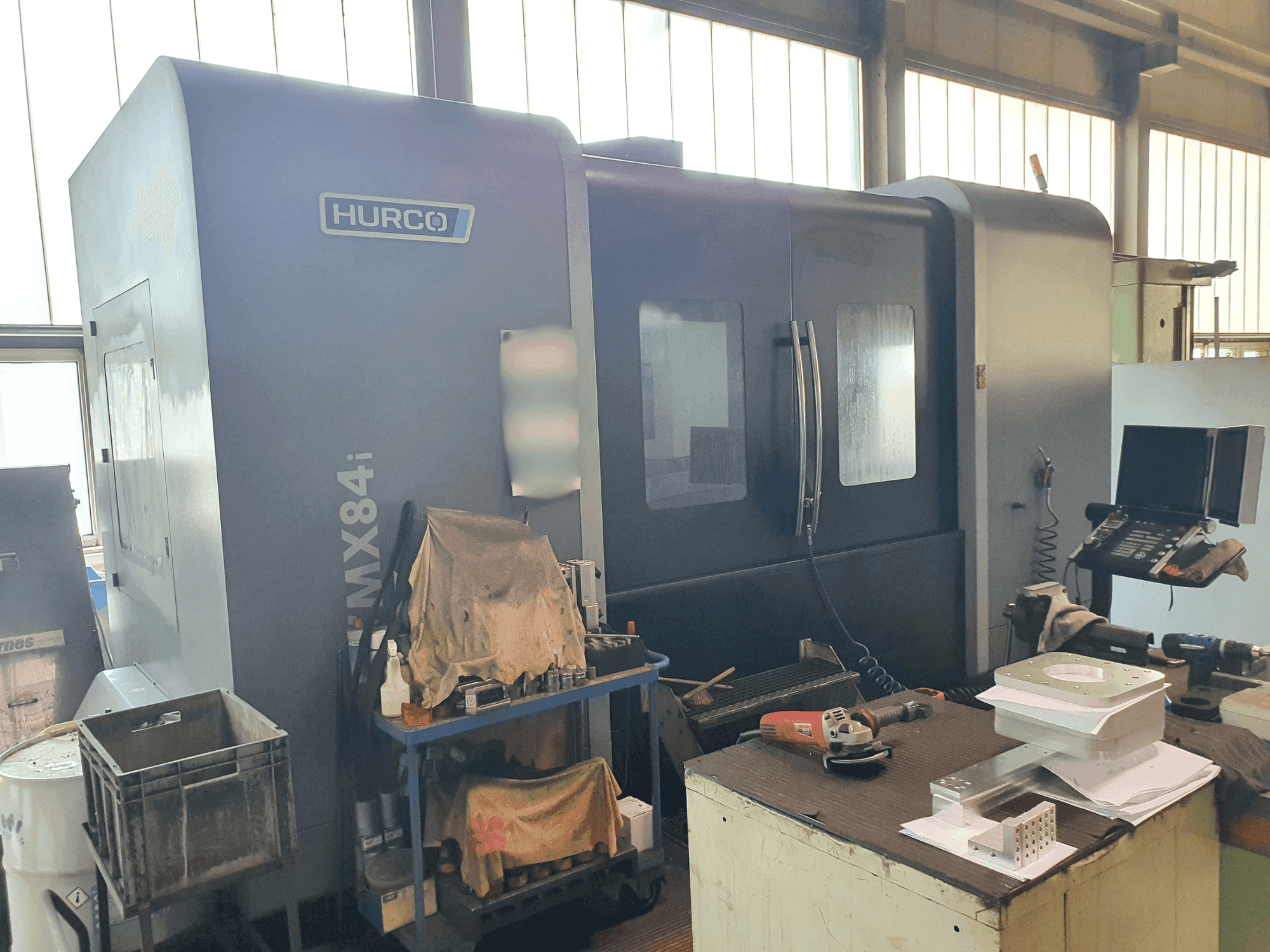 Вид станка Hurco VMX 84i  спереди