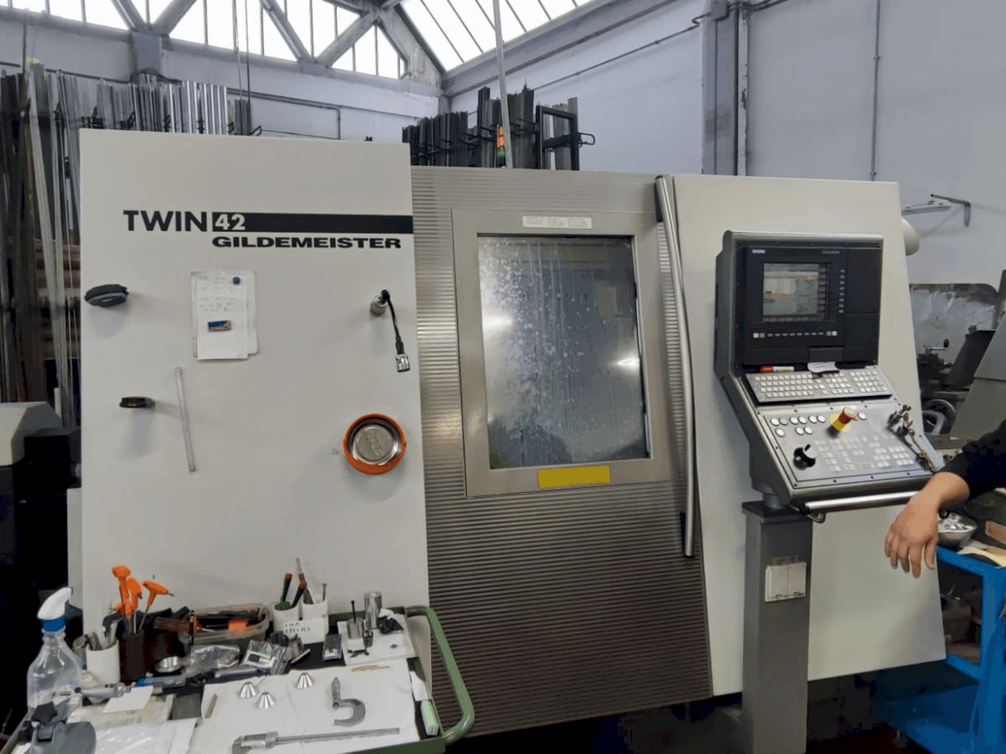 Вид станка Gildemeister TWIN 42  спереди