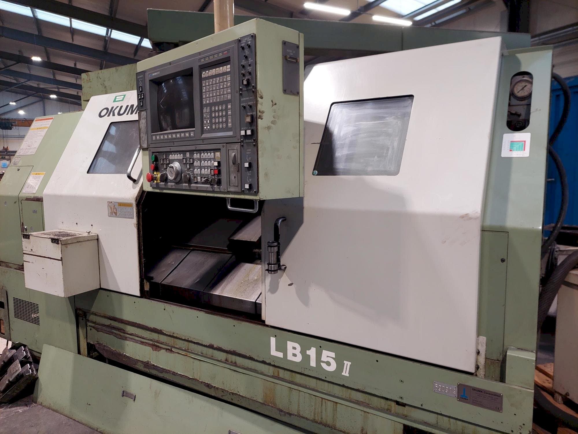 Вид станка Okuma LB15  спереди