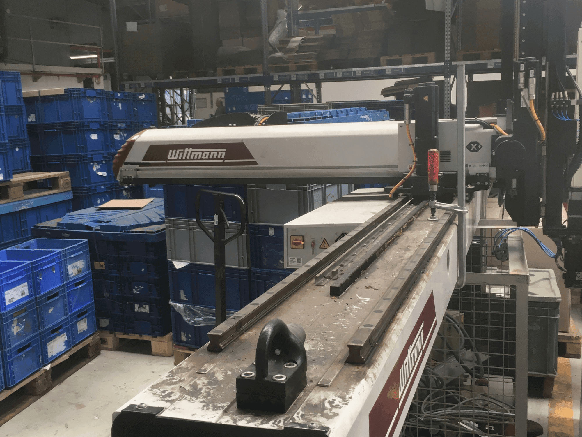Вид станка WITTMANN W743  спереди