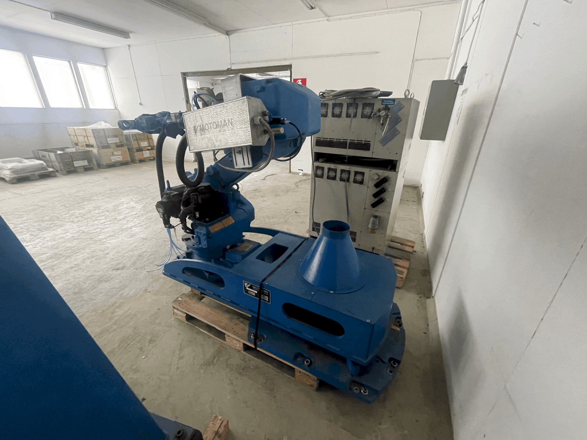 Вид станка MOTOMAN VST 600 SX  спереди