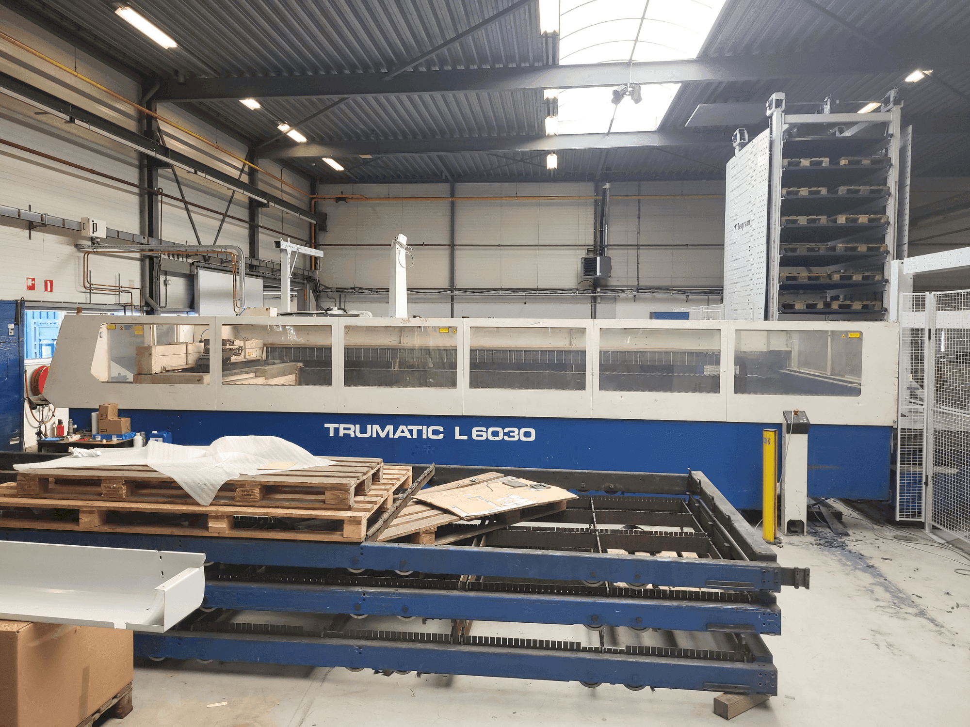 Вид станка TRUMPF Trumatic L6030  спереди