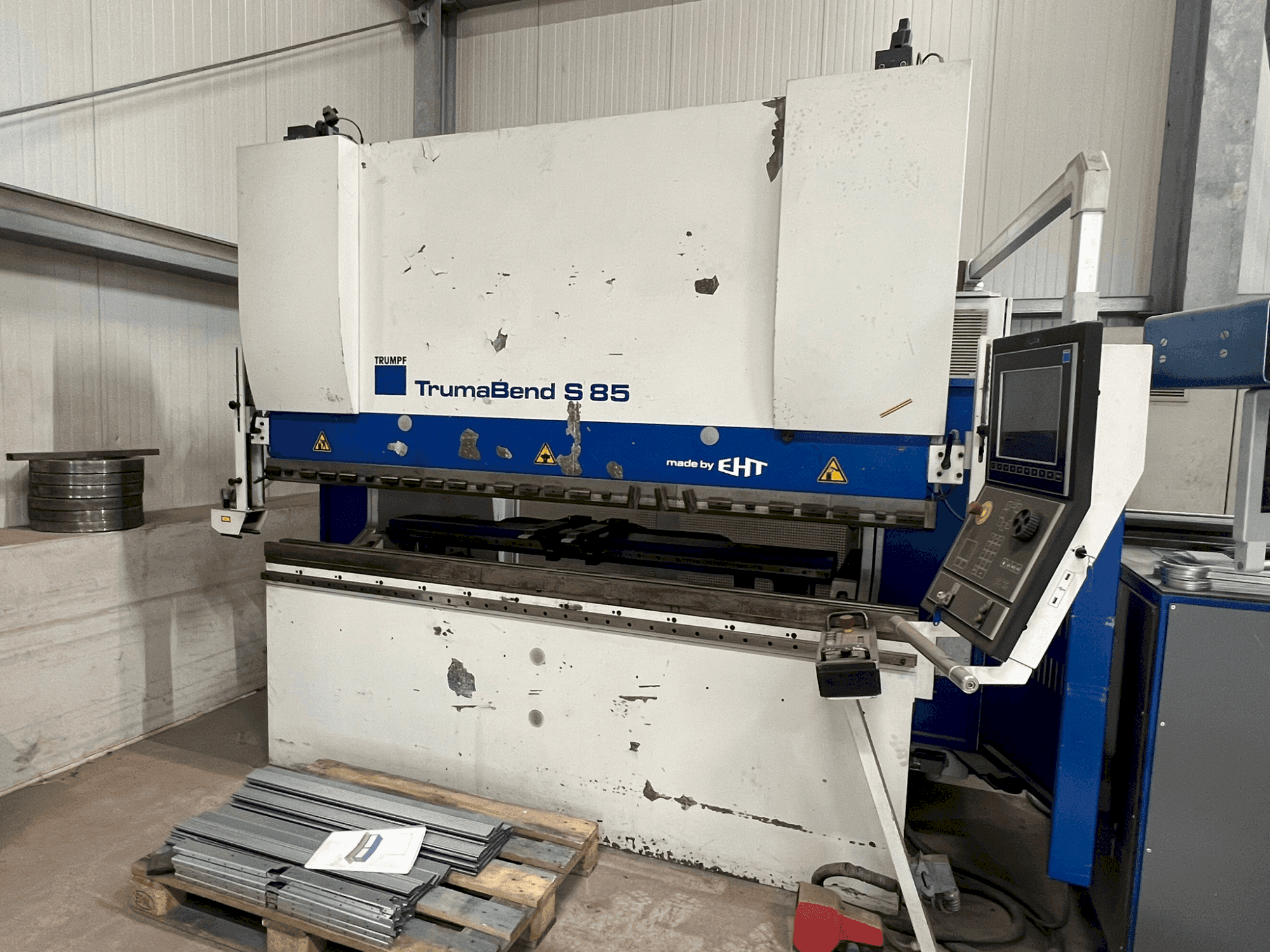 Вид станка TRUMPF TrumaBend S 85 - 25  спереди