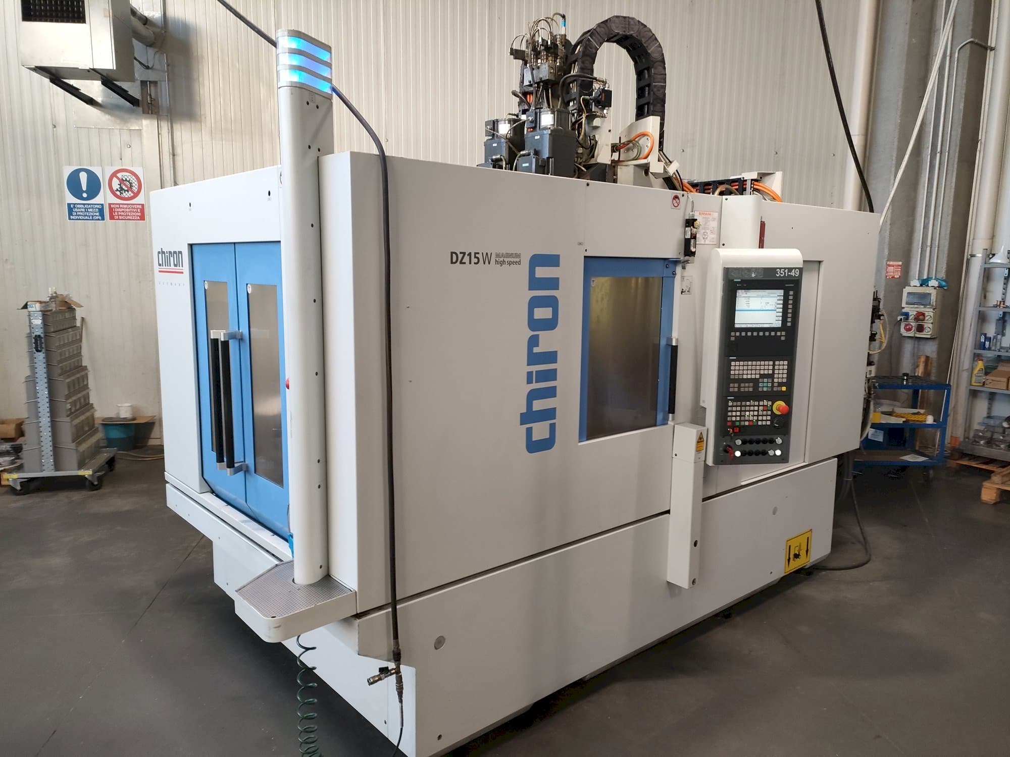 Вид станка CHIRON DZ15W MAGNUM HS  спереди