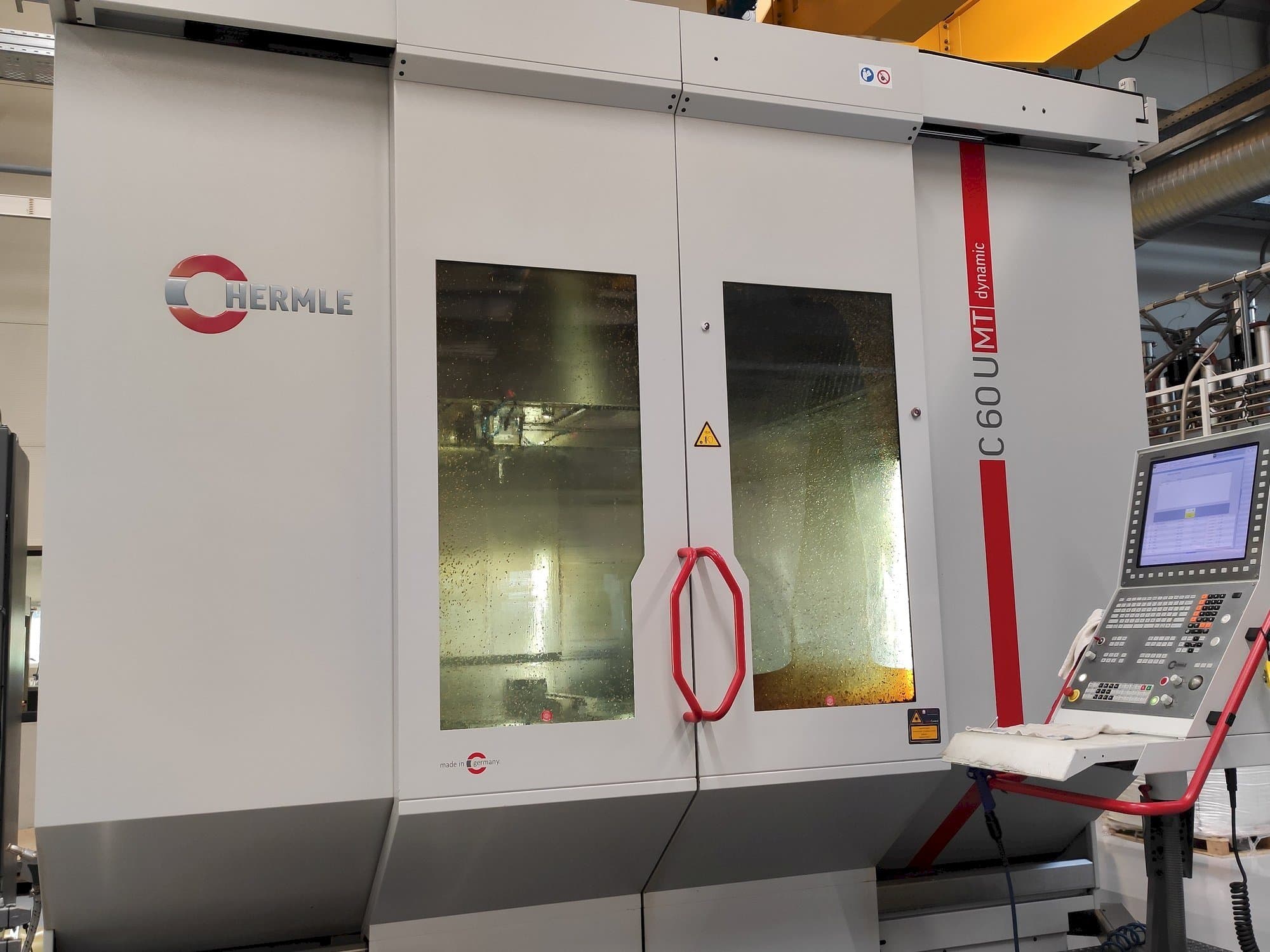 Вид станка HERMLE C 60 U MT  спереди
