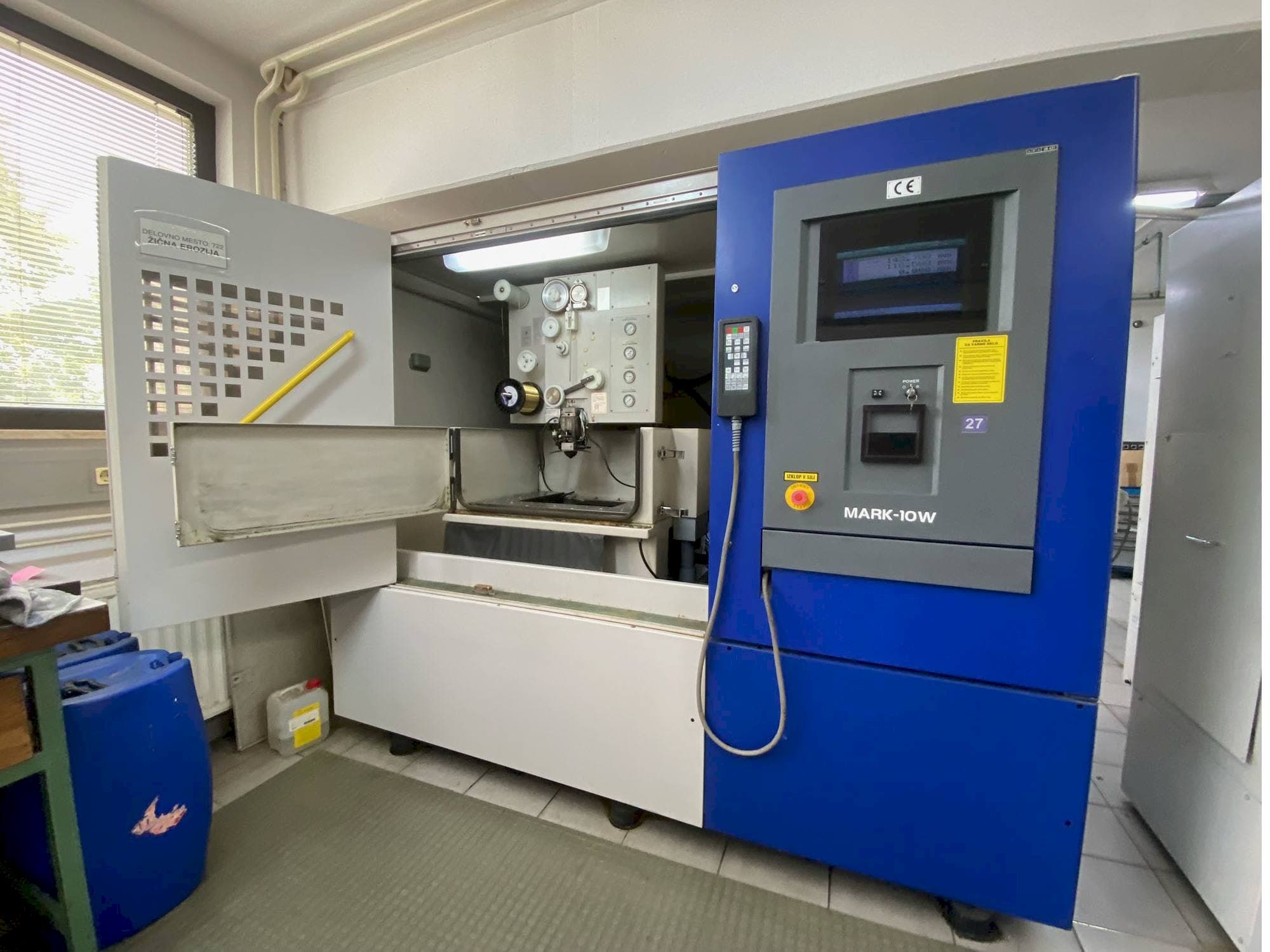 Вид станка Hitachi 254Y  спереди