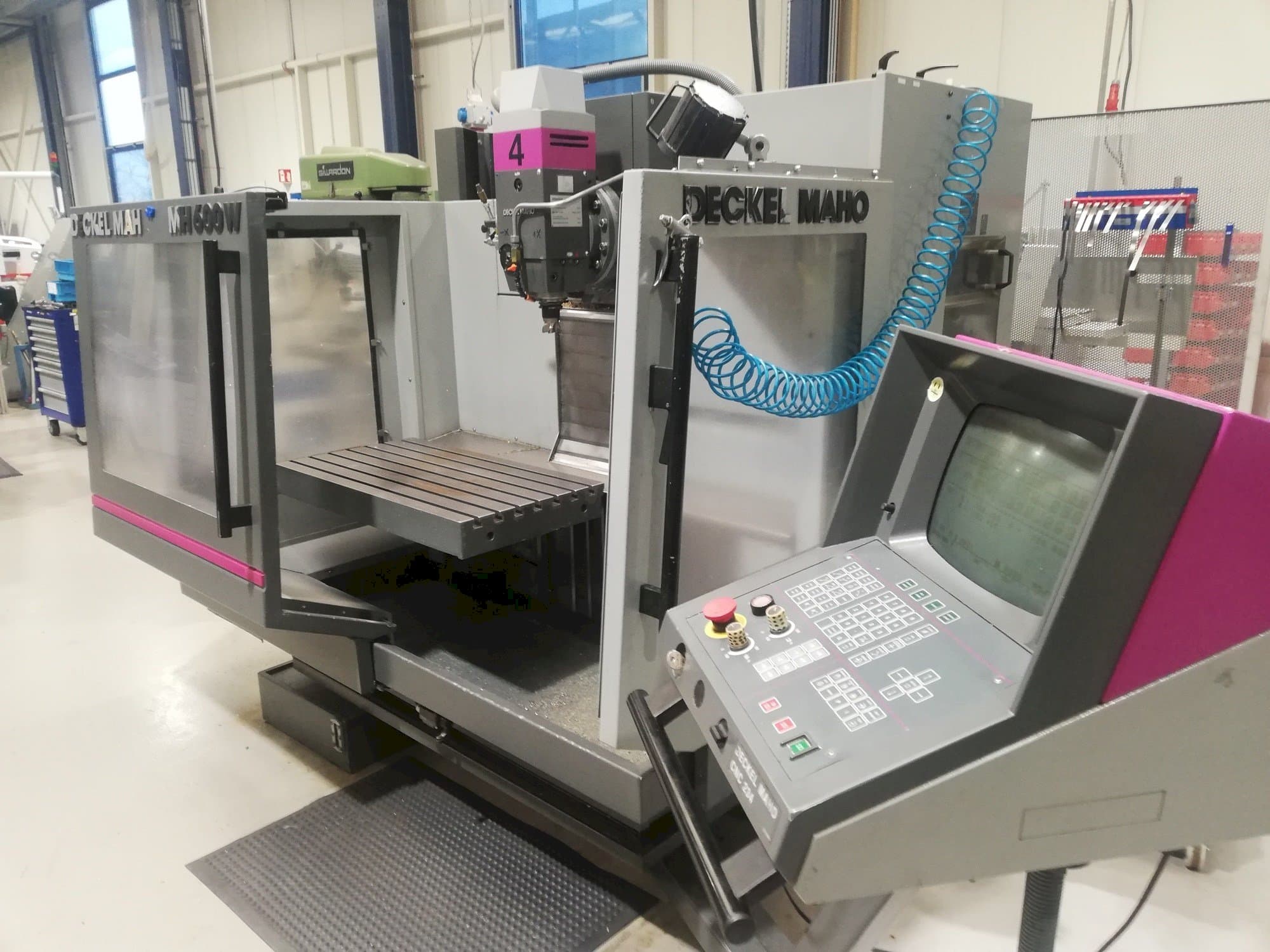 Вид станка DECKEL MAHO MH 600W  спереди