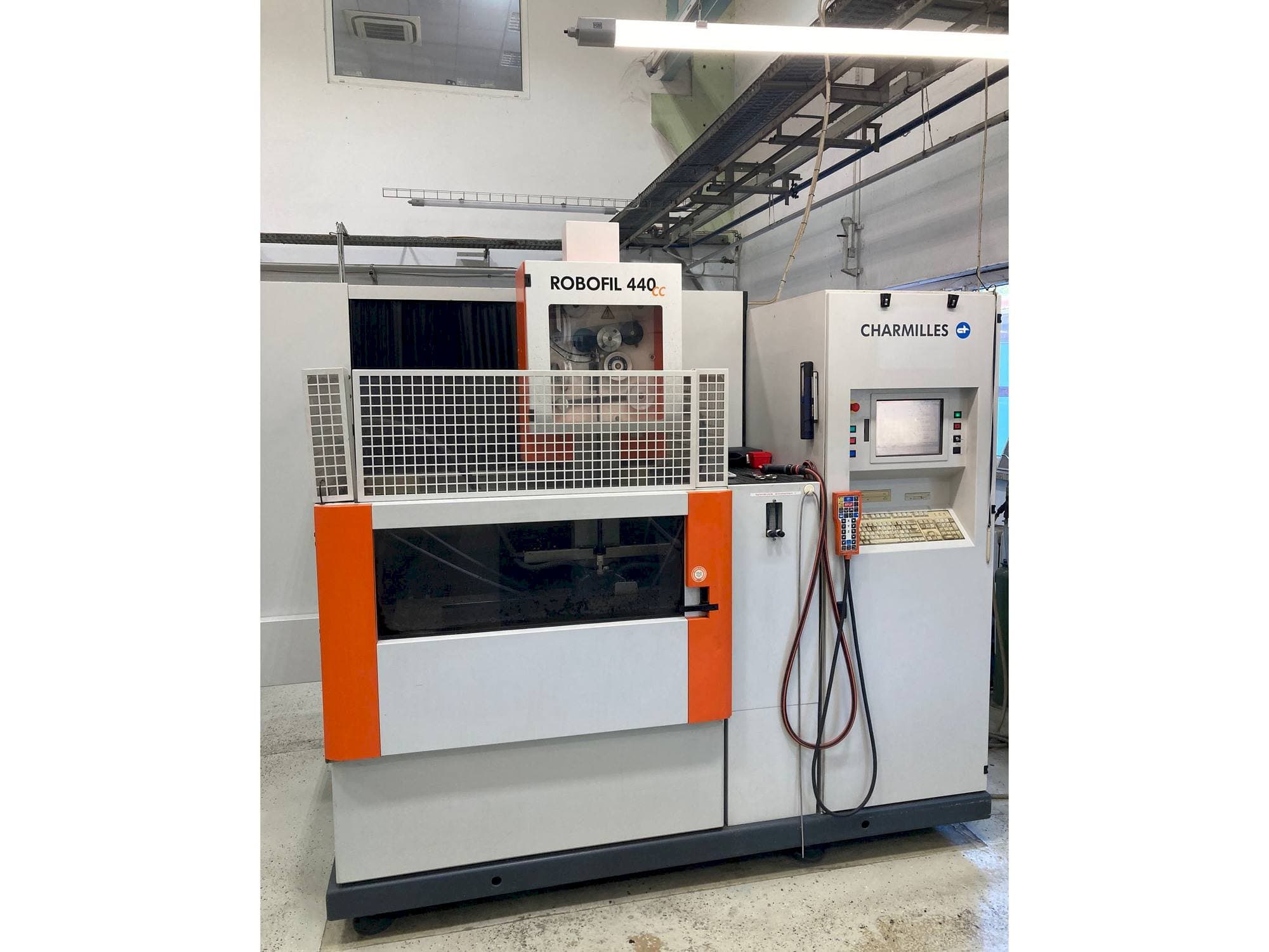 Вид станка CHARMILLES Robofil 440 CC  спереди