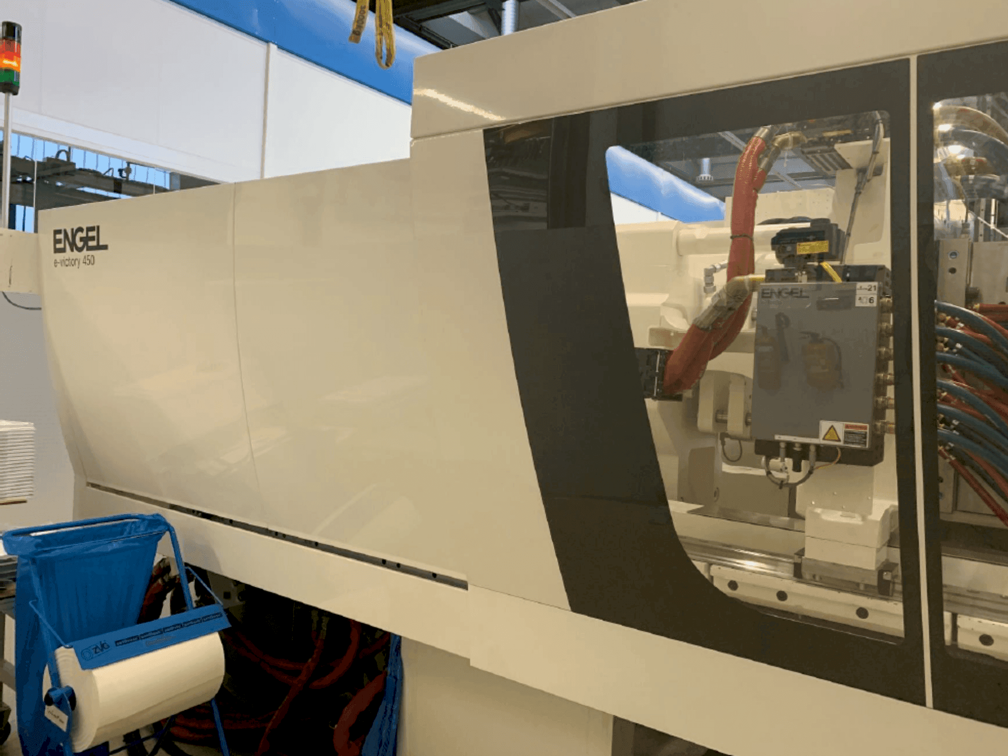 Вид станка Engel e-Victory 740/450 US  спереди