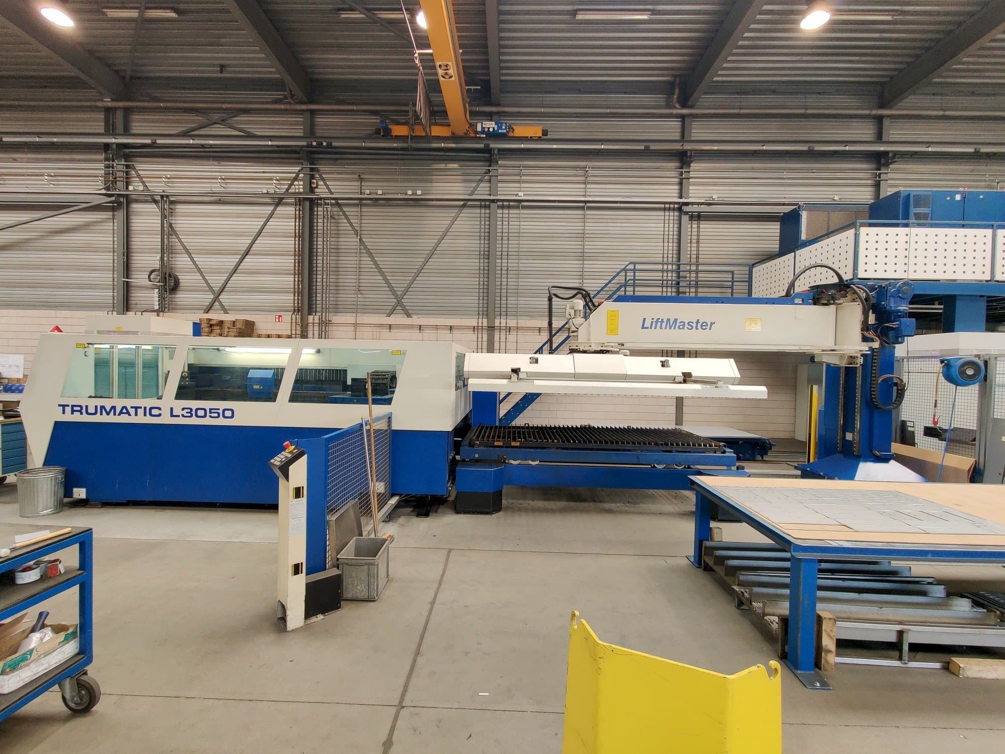 Вид станка Trumpf Trumatic L3050 + Liftmaster  спереди