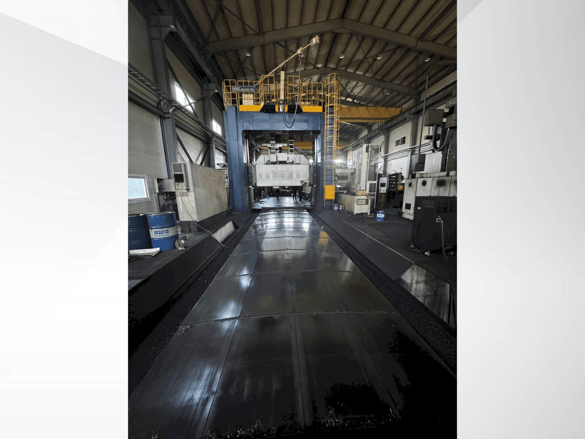 Вид станка HNK HPM 30M  спереди