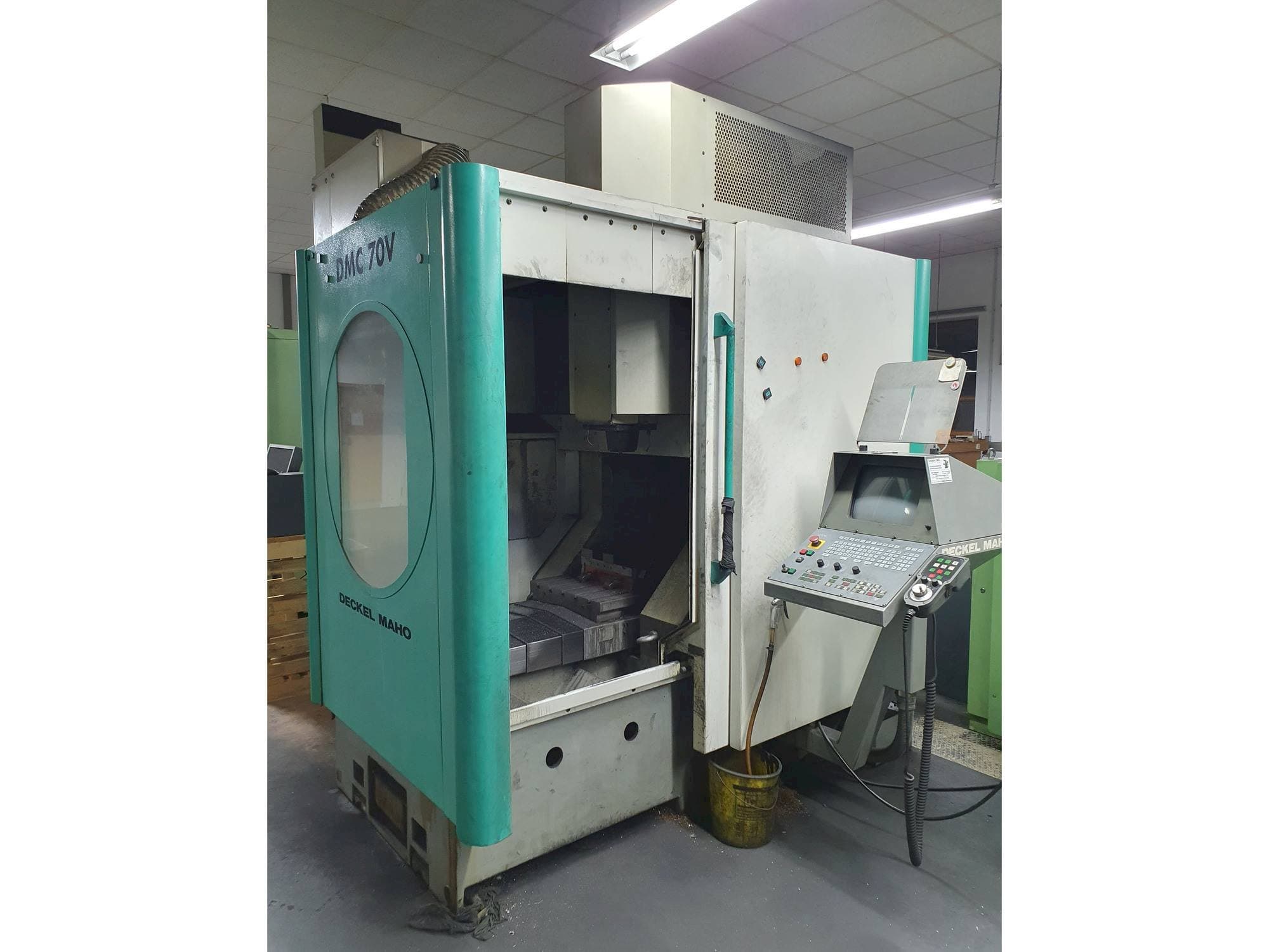 Вид станка DMG DMC 70 V  спереди