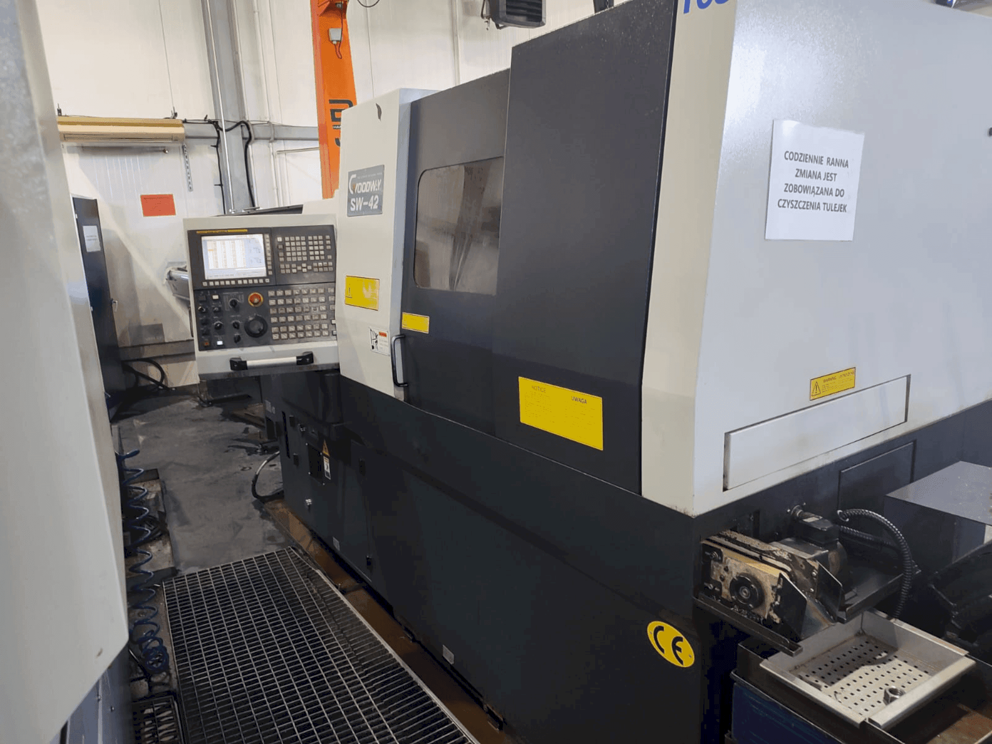 Вид станка Goodway SW 42  спереди