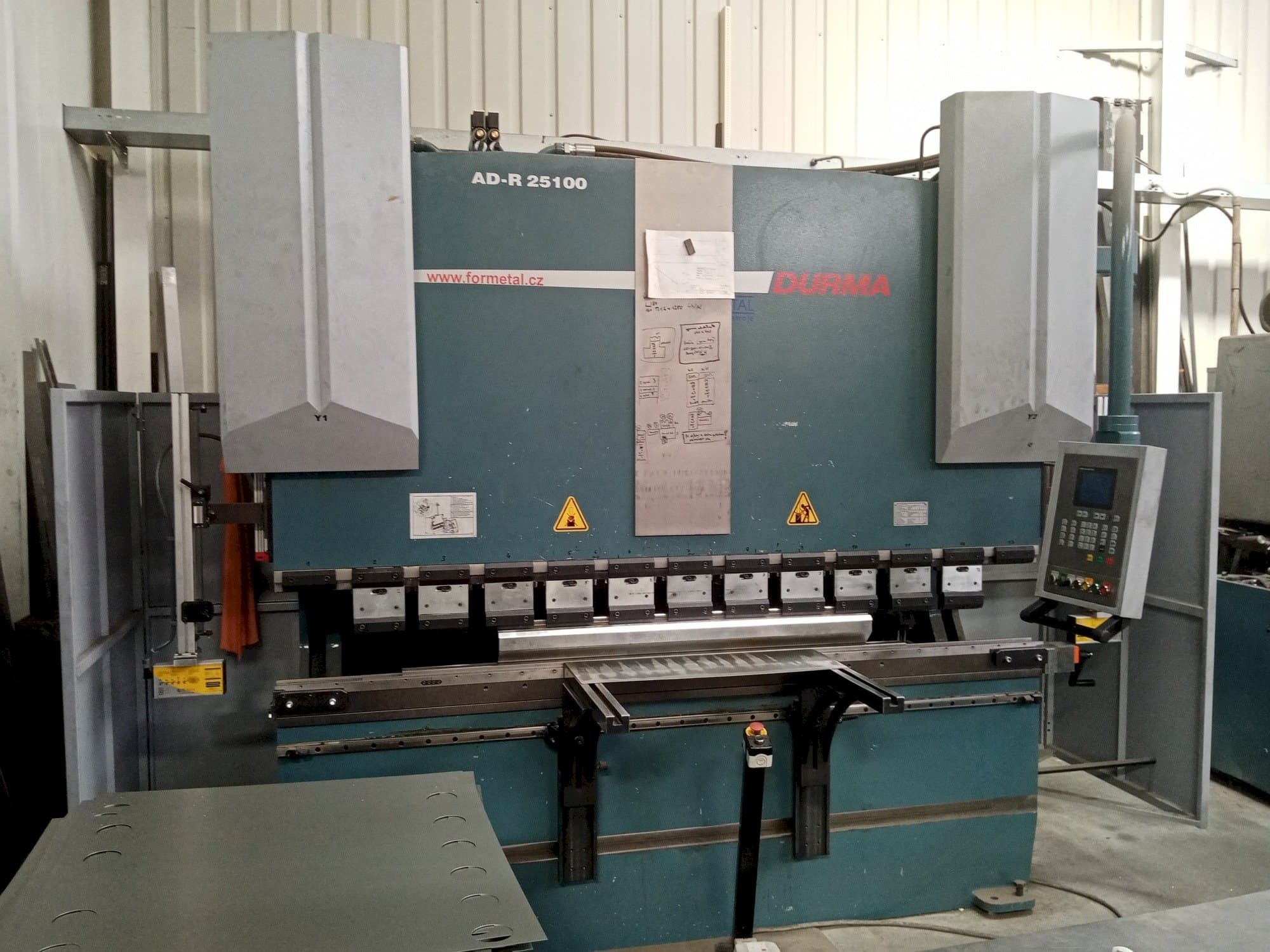 Вид станка Durma AD-R 25100  спереди