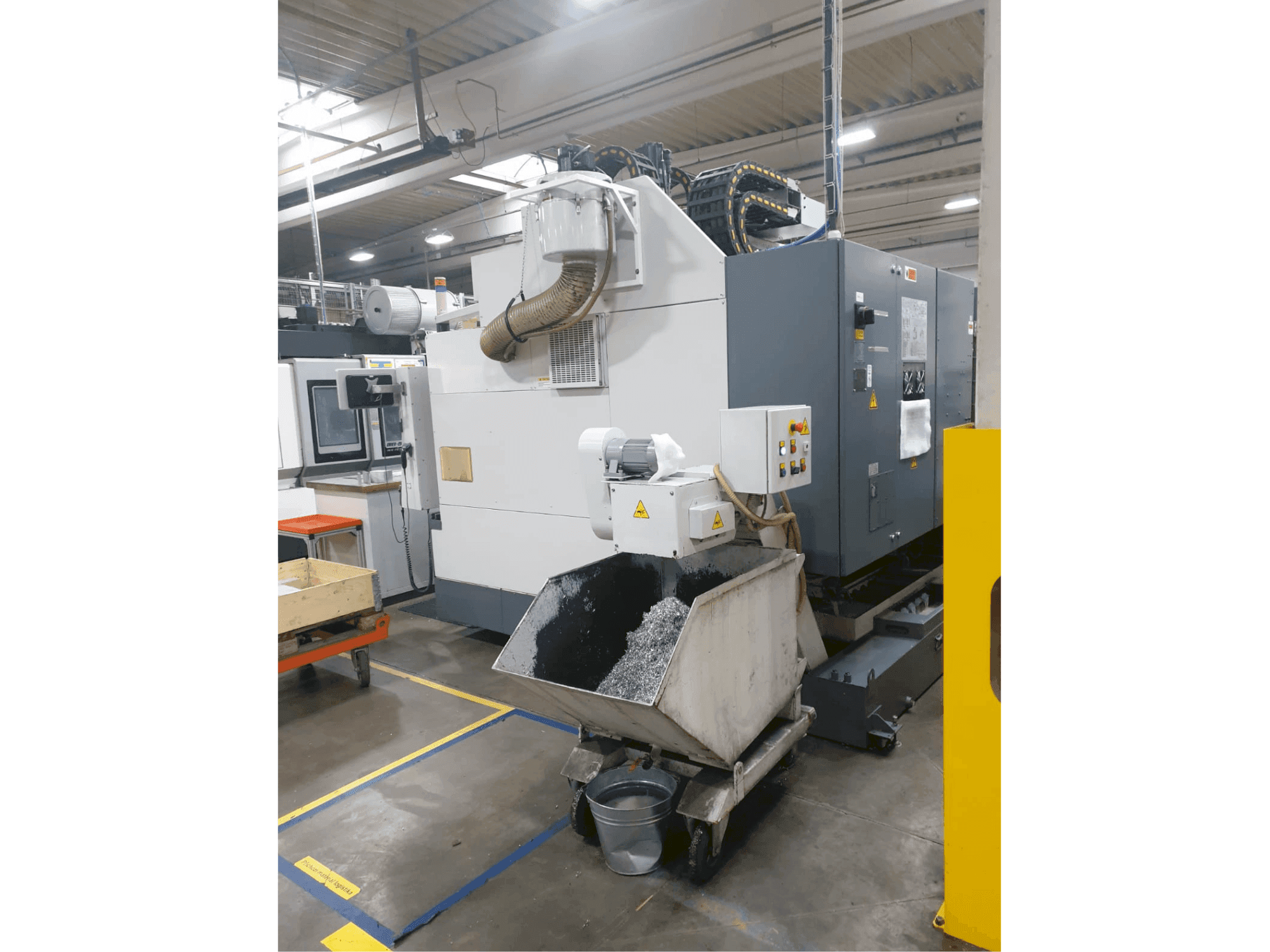 Вид станка Okuma MB-66VA  спереди