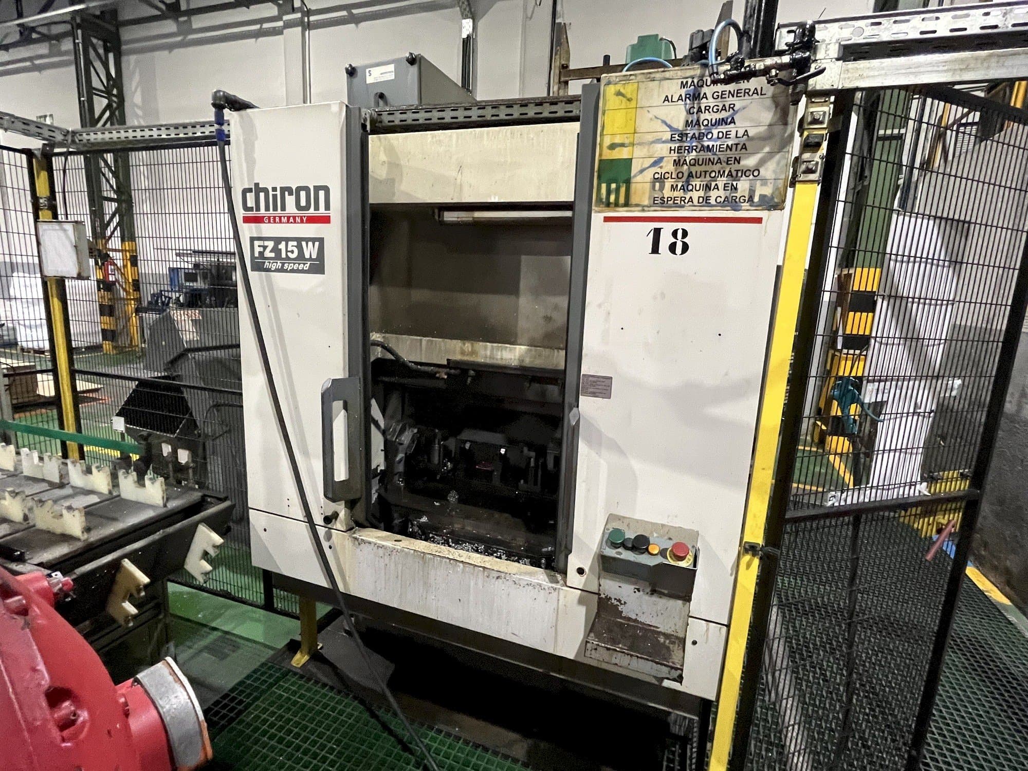 Вид станка CHIRON FZ15W  спереди