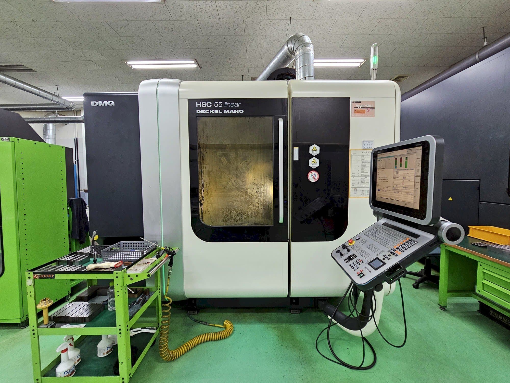 Вид станка DECKEL MAHO HSC 55 linear  спереди