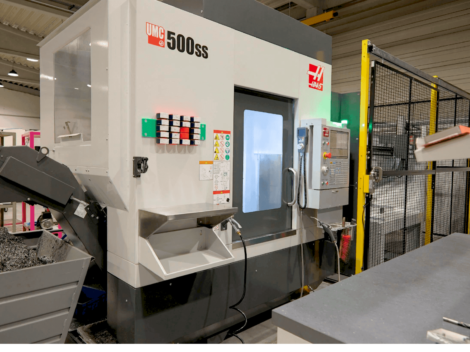 Вид станка HAAS UMC 500-SS MIT APL  спереди