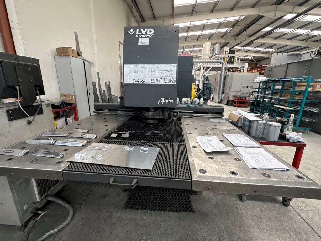 Вид станка LVD Alpha 1212TK  спереди