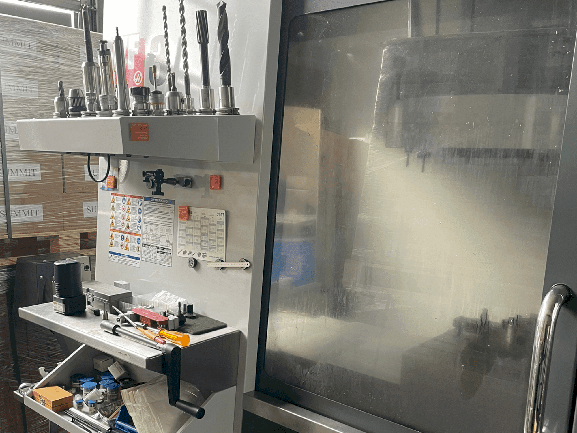 Вид станка HAAS VF-3  спереди