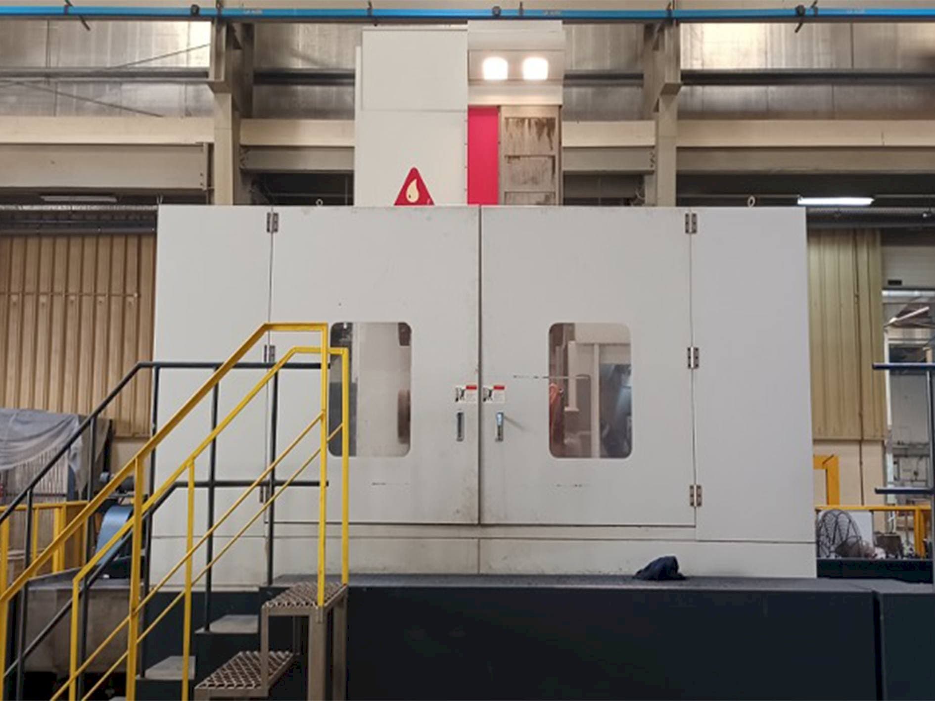 Вид станка YOU JI HBM130/3022  спереди