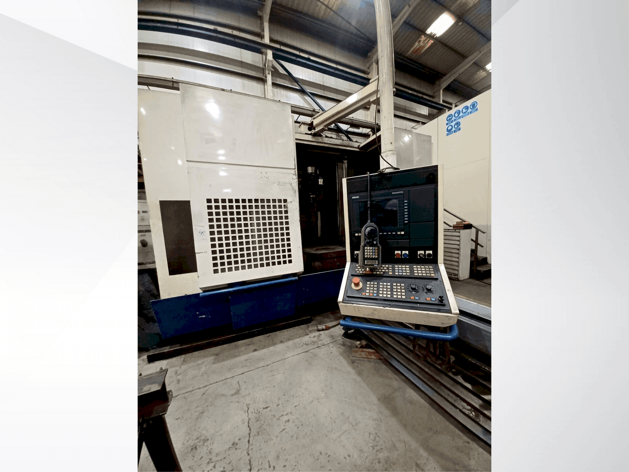 Вид станка Huron EX-C  спереди