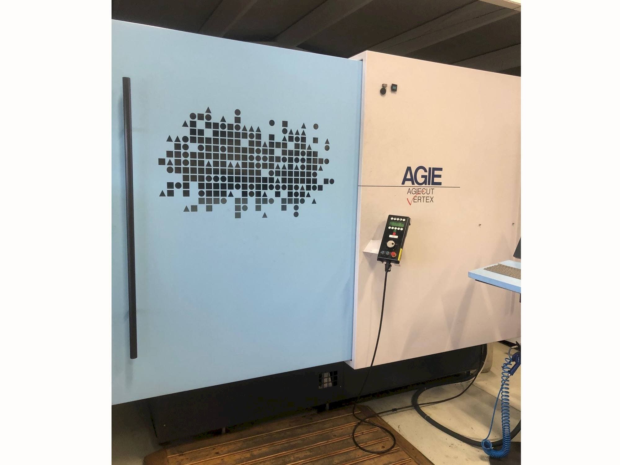 Вид станка AGIE Agiecut VERTEX 3  спереди