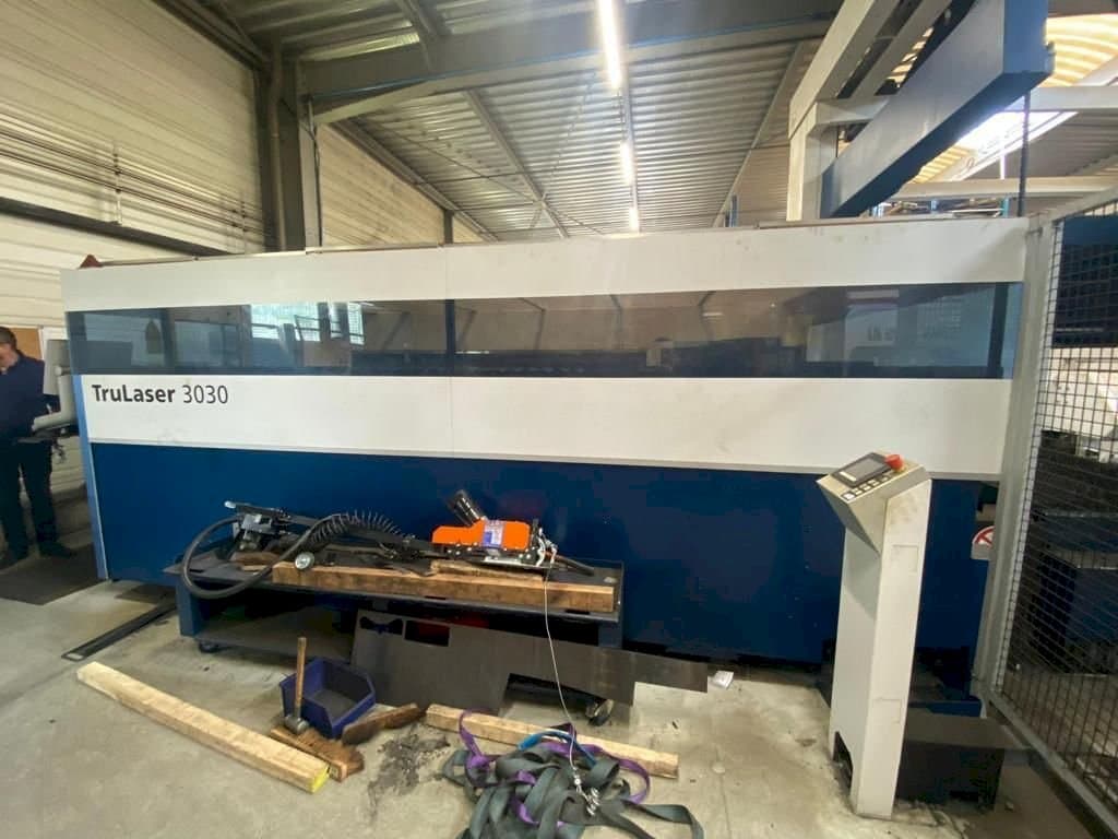 Вид станка Trumpf Trulaser 3030 L20  спереди