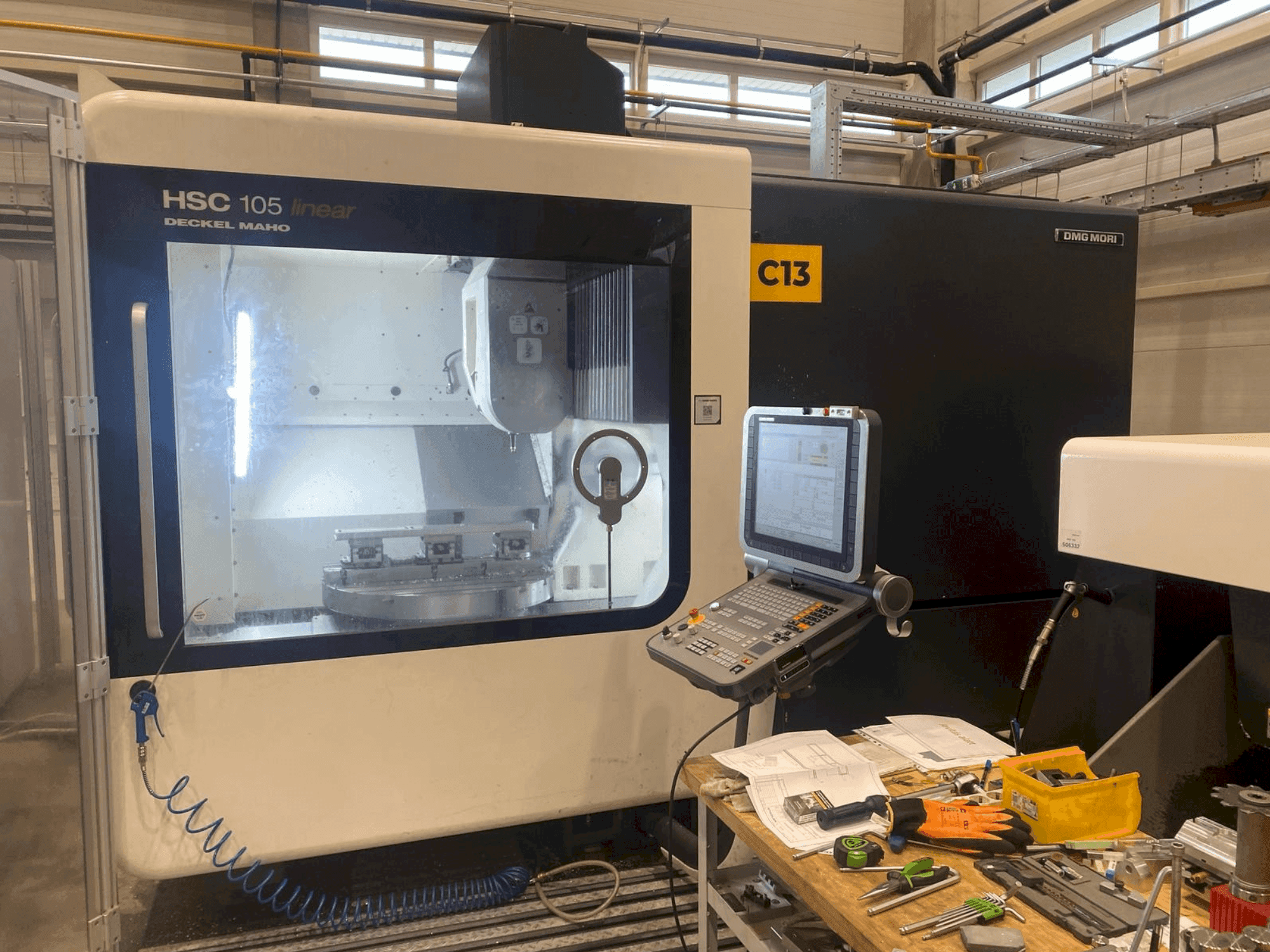 Вид станка DMG MORI HSC 105  спереди