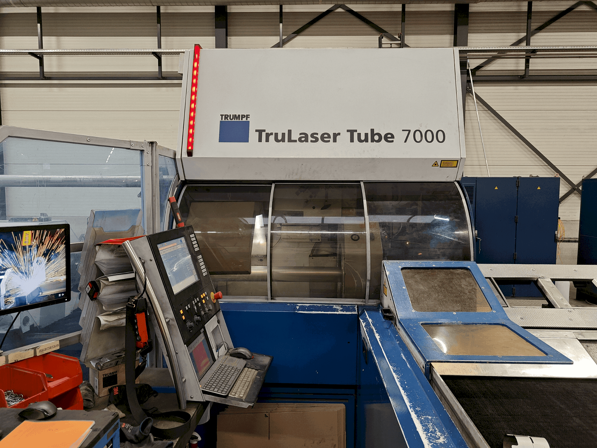 Вид станка TRUMPF TruLaser Tube 7000  спереди