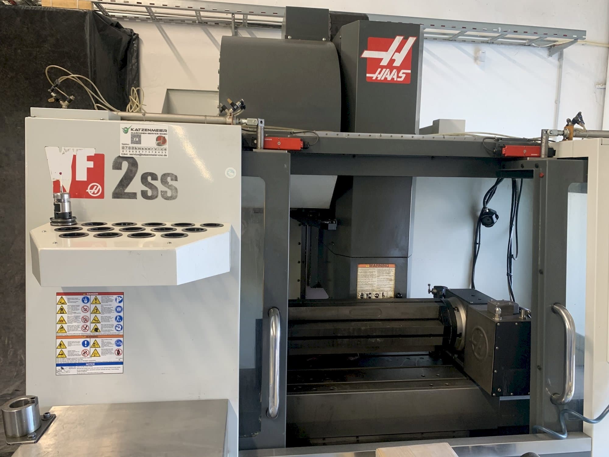 Вид станка HAAS VF-2SS  спереди