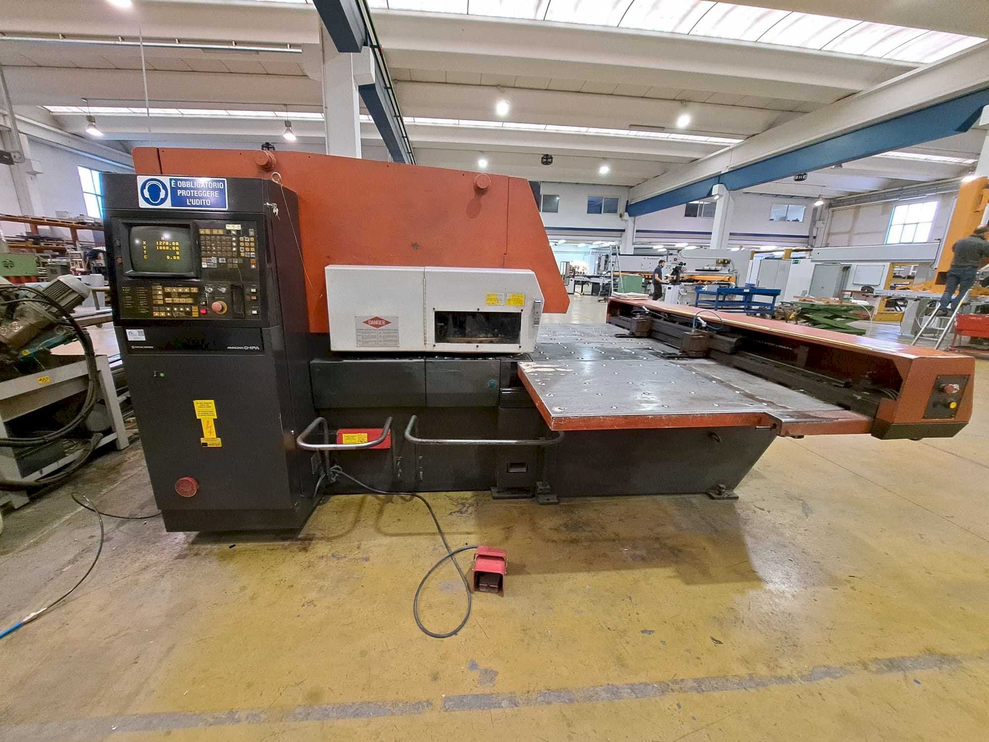 Вид станка AMADA ARIES 245  спереди