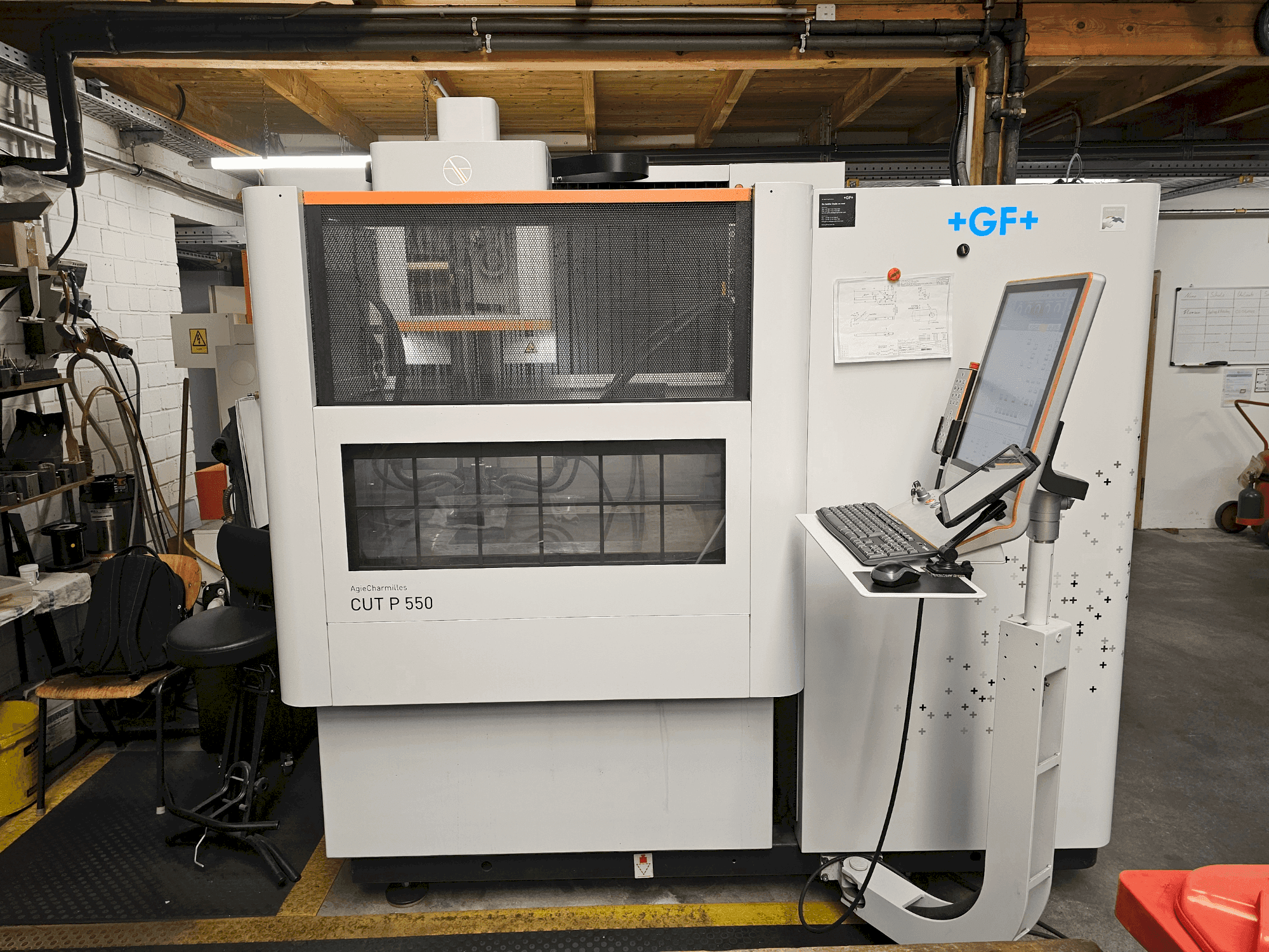 Вид станка AgieCharmilles CUT P 550  спереди