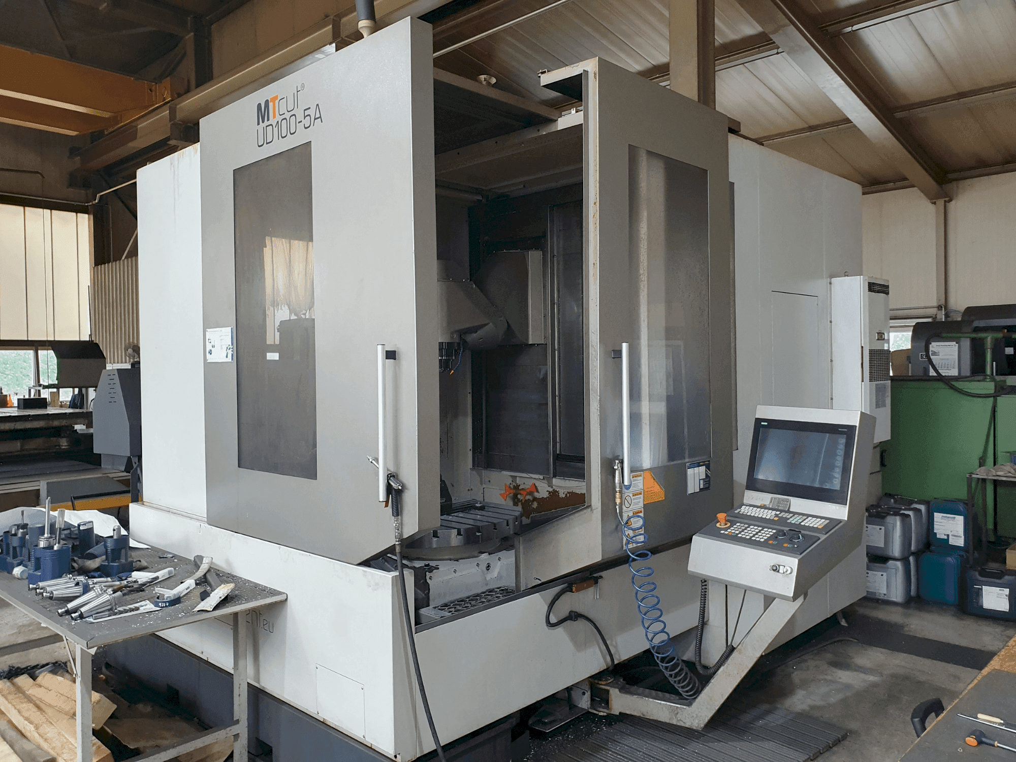 Вид станка MTcut UD100-5A  спереди