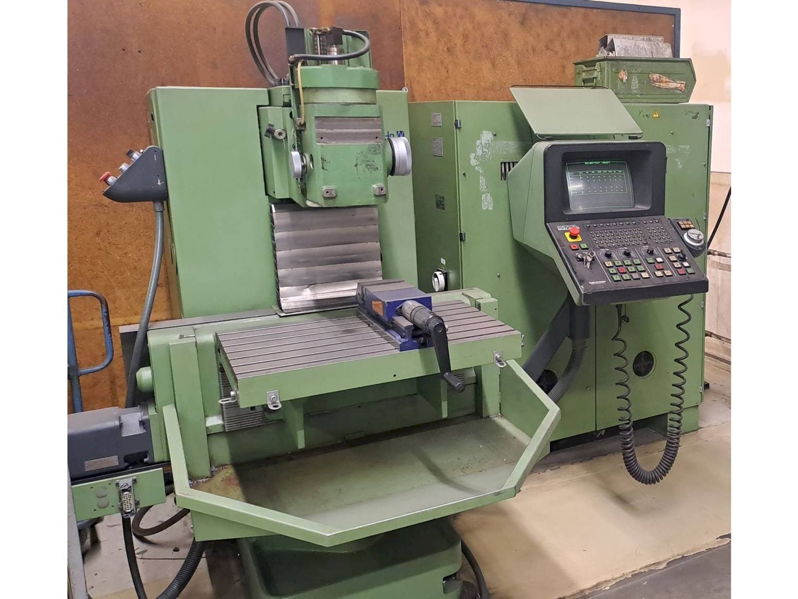 Вид станка DECKEL FP3NC  спереди