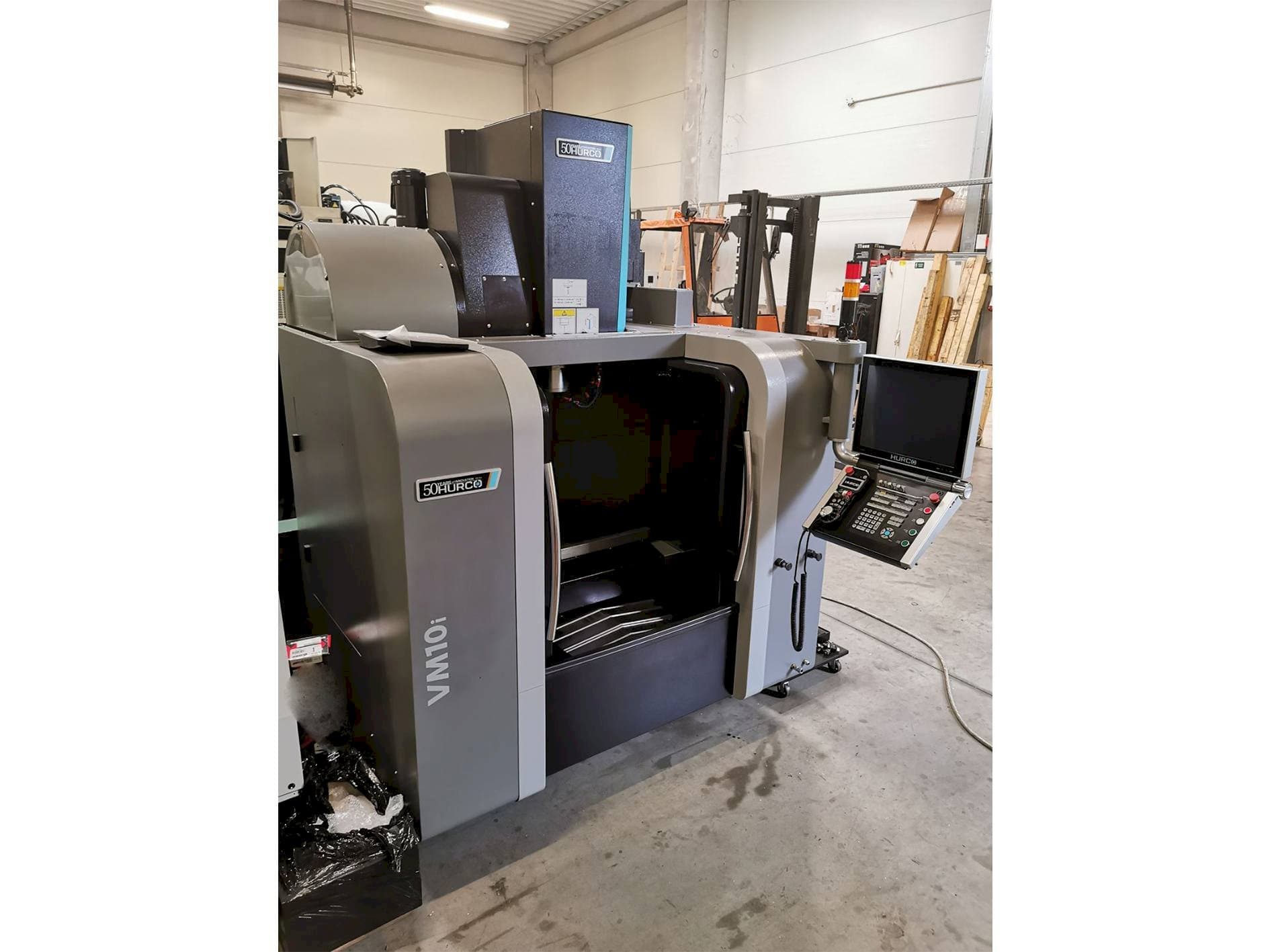 Вид станка Hurco VM 10i  спереди