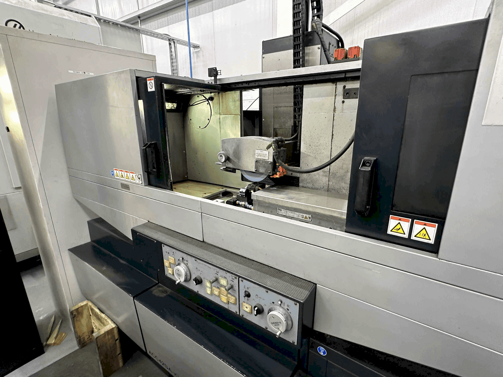 Вид станка OKAMOTO Grind-X ACC 42SAiQ  спереди