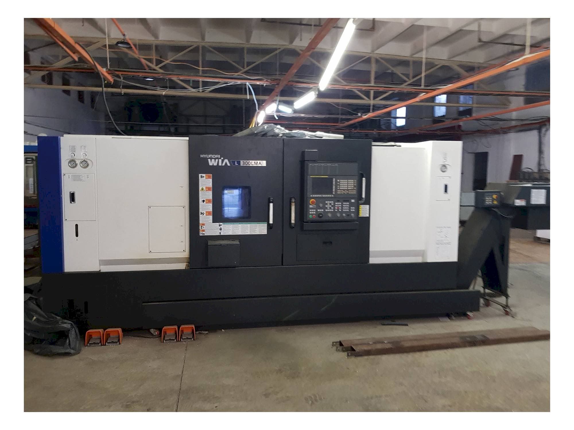 Вид станка Hyundai Wia L300LMA  спереди