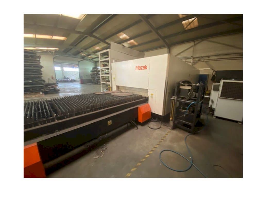 Вид станка Mazak Optiplex Nexus 3015  спереди