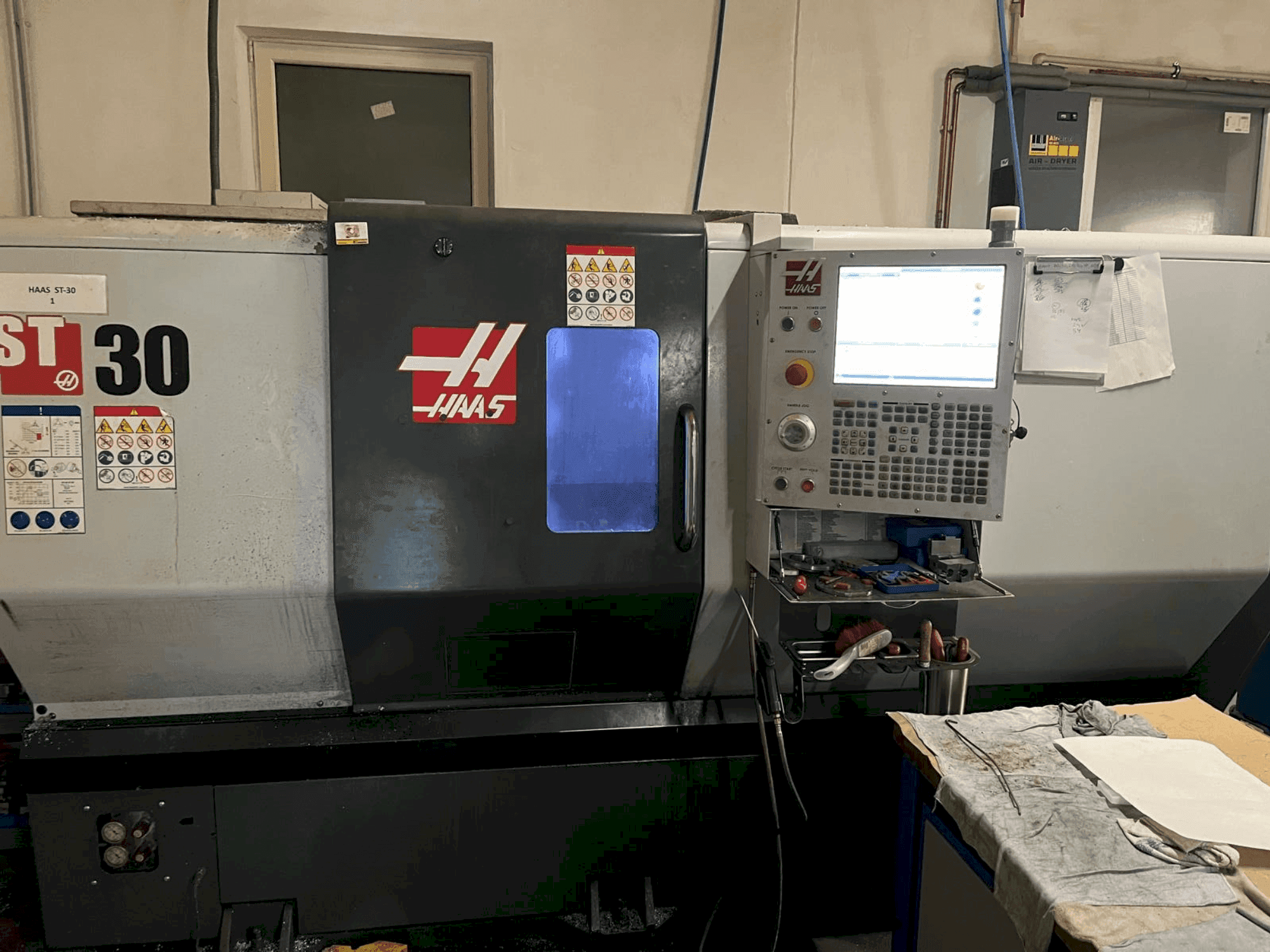 Вид станка HAAS ST-30  спереди