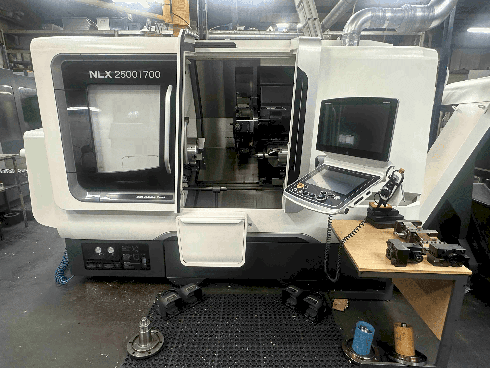 Вид станка DMG MORI NLX2500SY/700  спереди