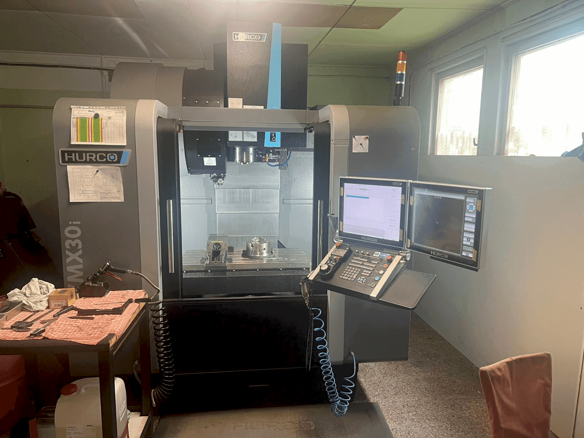 Вид станка Hurco VMX30i  спереди