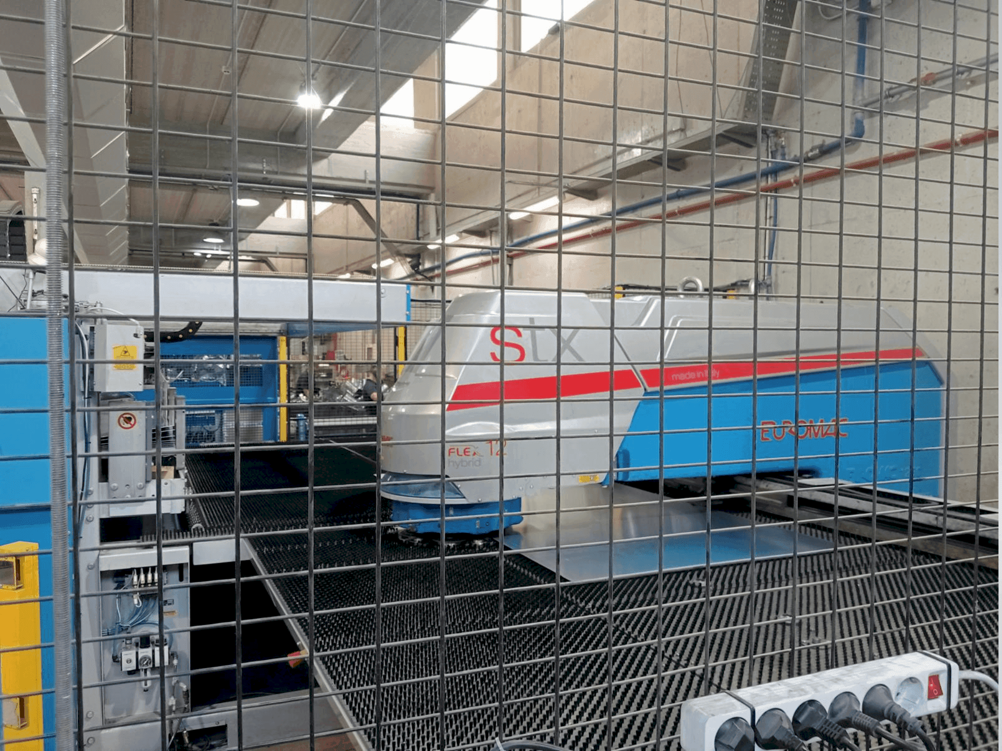 Вид станка Euromac 1250 STX Flex 12 Hybrid  спереди