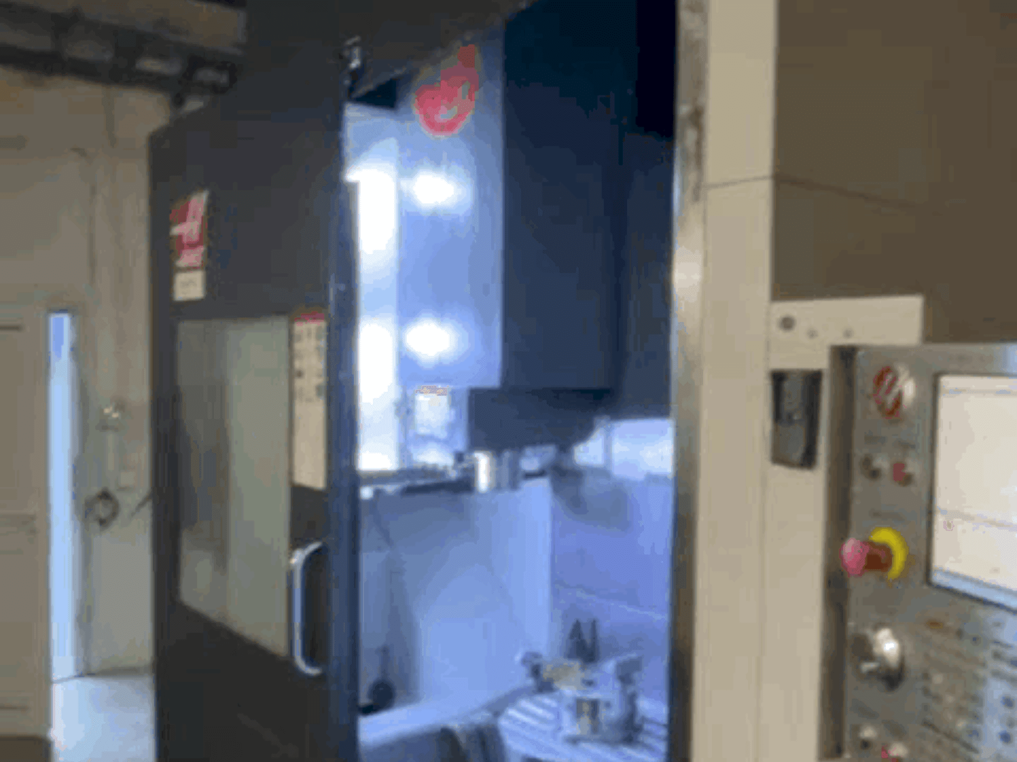 Вид станка HAAS UMC-750  спереди