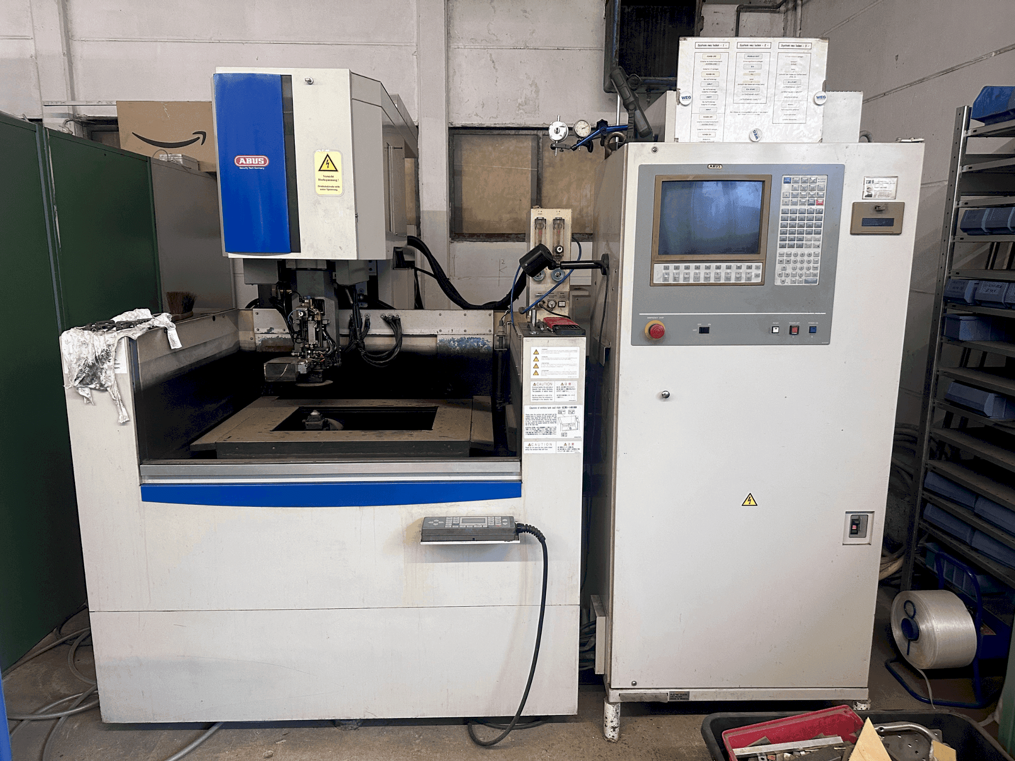 Вид станка Mitsubishi FX20K  спереди