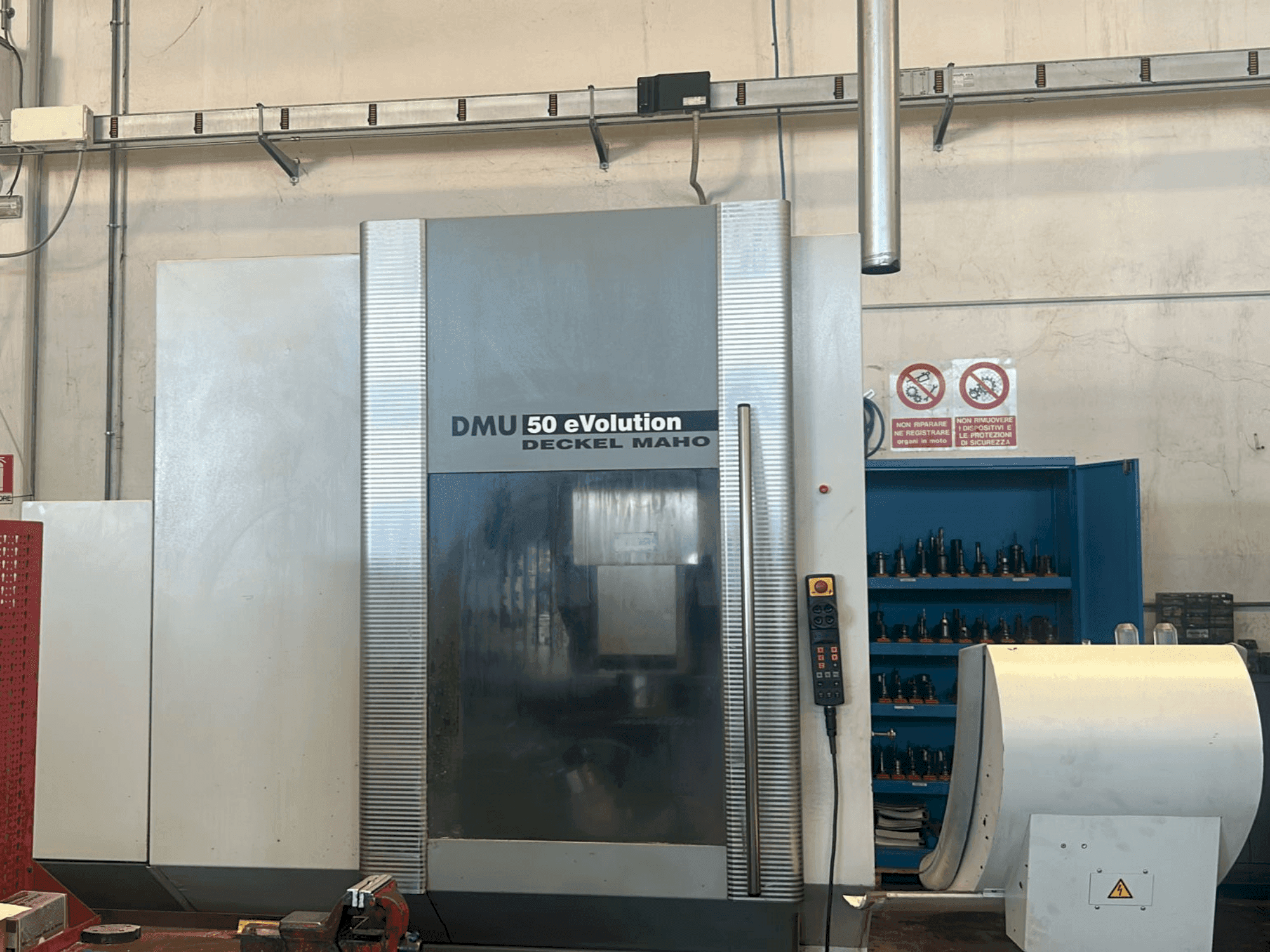 Вид станка DECKEL MAHO DMU 50 Evolution  спереди
