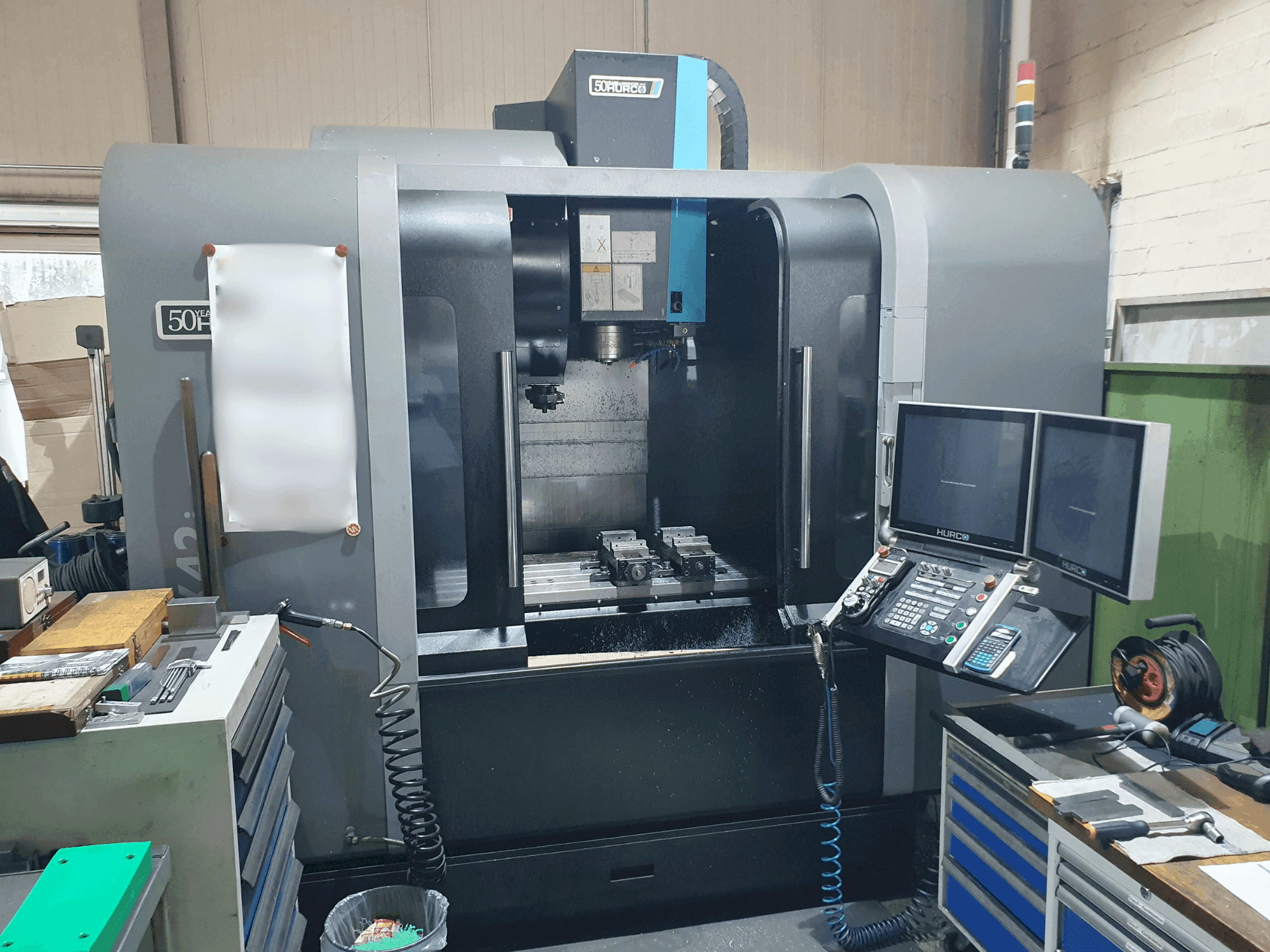 Вид станка Hurco VMX42i  спереди