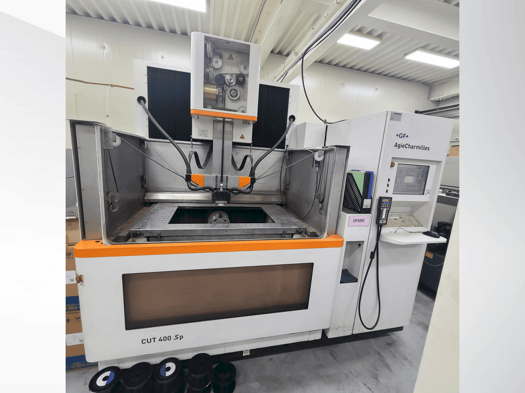 Вид станка AGIE CUT 400 Sp  спереди