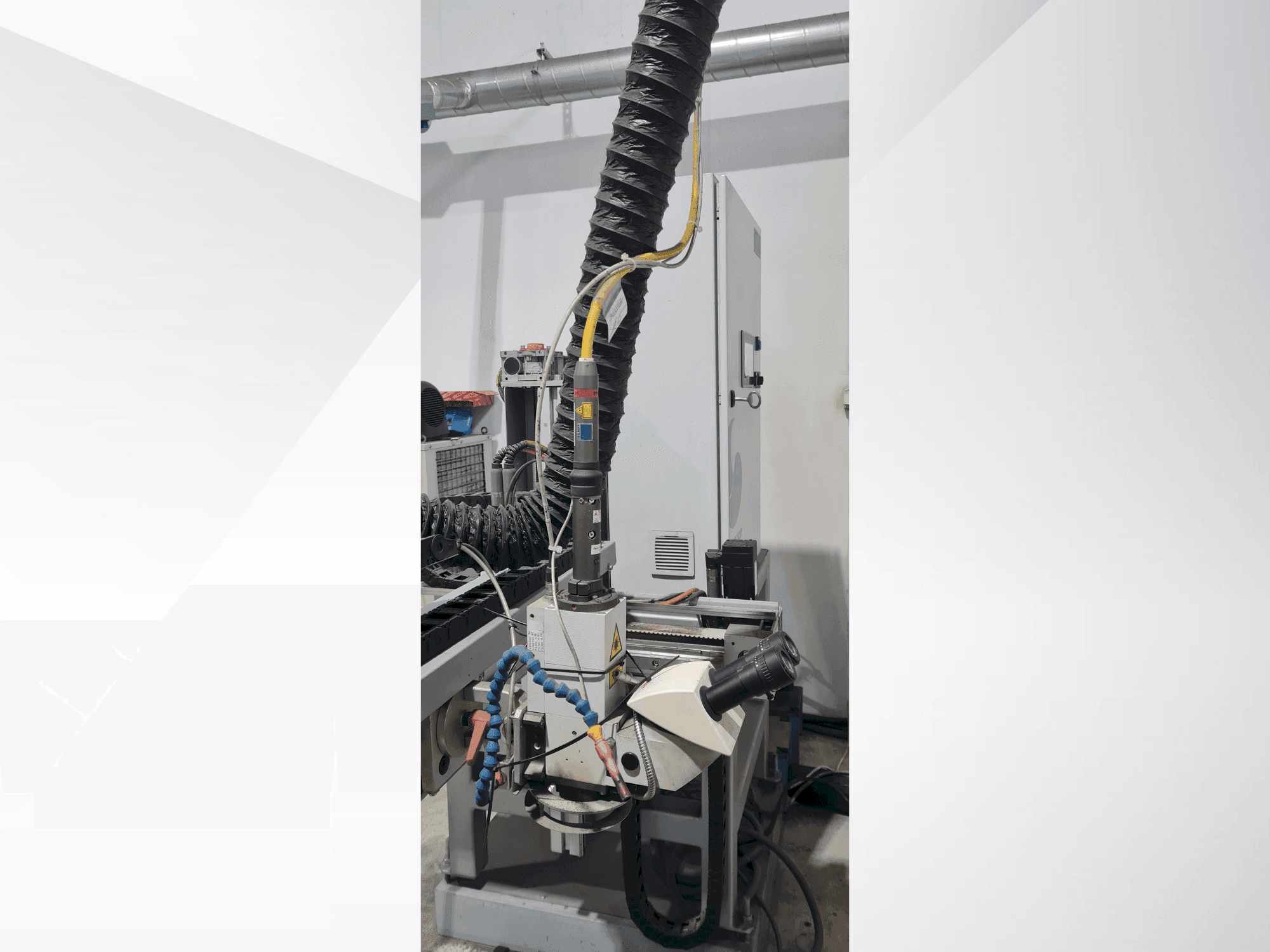 Вид станка TRUMPF TRUPULSE 304  спереди